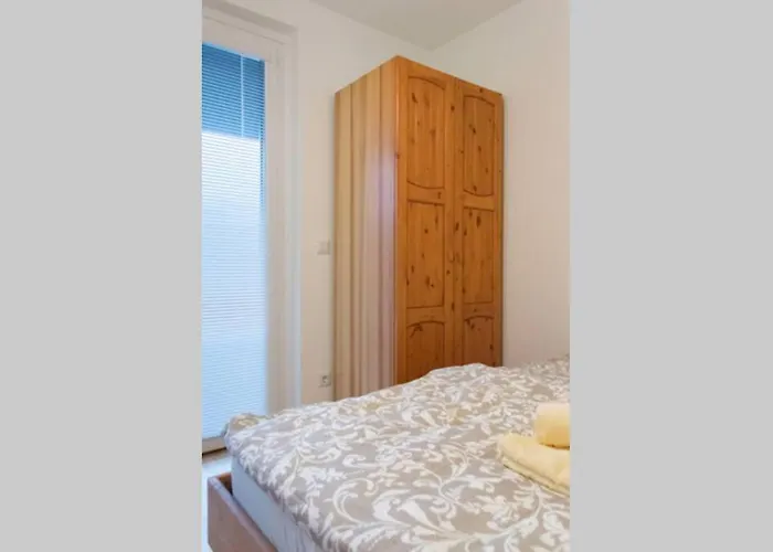 New, Quiet Flat Next To U1, Vic, Shopping Mall,...
