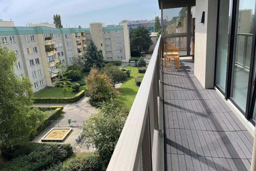 New, Quiet Flat Next To U1, Vic, Shopping Mall,... Wenen